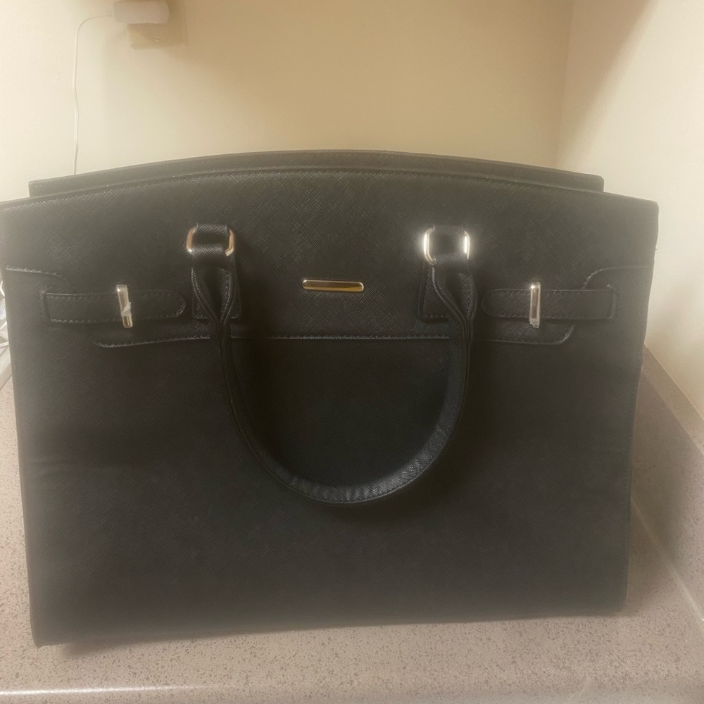 Black shoulder tote bag